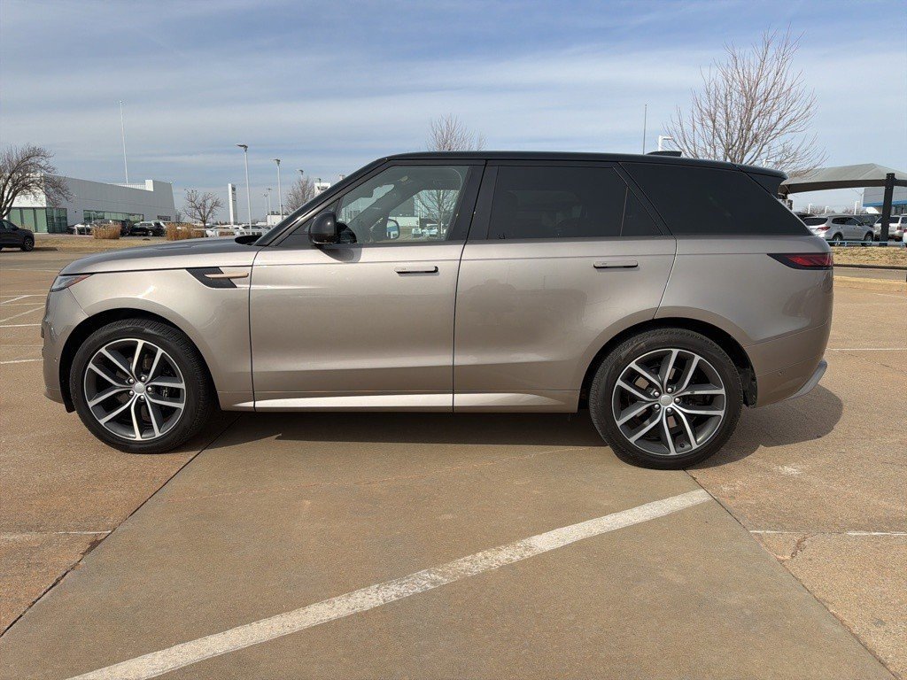 Used 2023 Land Rover Range Rover Sport SE Dynamic image 2