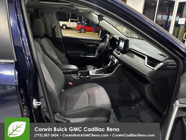 Used 2019 Toyota RAV4 XLE w/ Carpet Mat Package AWD/4WD image 38