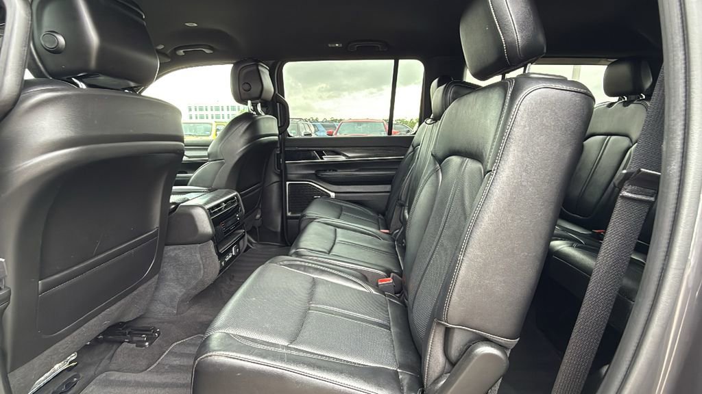 Used 2024 Jeep Wagoneer Series II w/ Flexible Seating Group RWD image 15