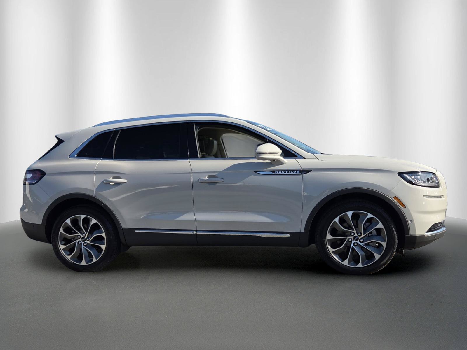 Used 2021 Lincoln Nautilus Reserve w/ Equipment Group 201A FWD image 8