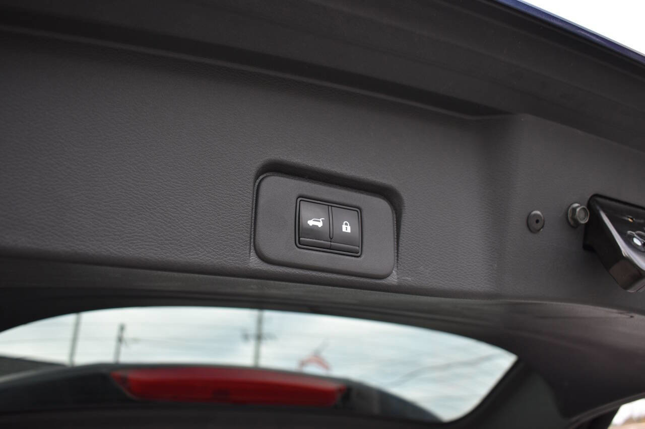 Used 2021 Nissan Rogue Platinum image 12