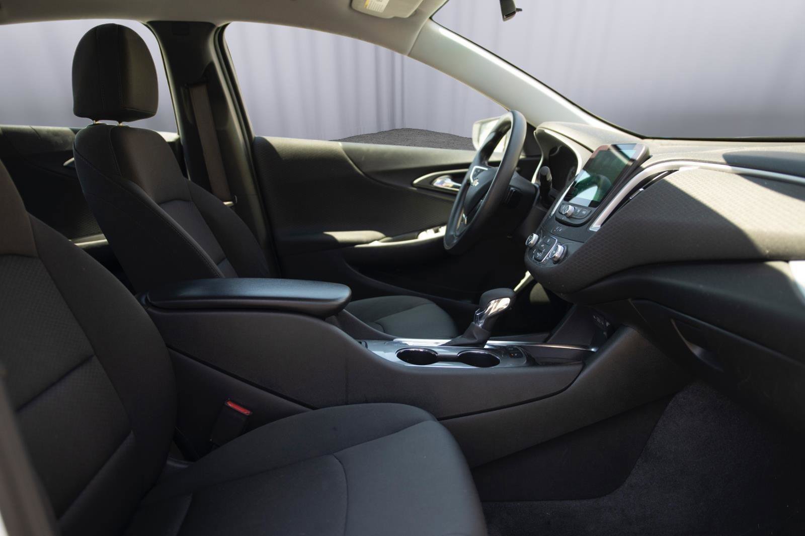 Used 2021 Chevrolet Malibu LS FWD image 15