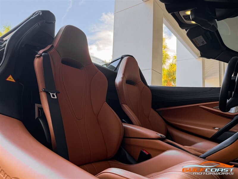 Used 2022 McLaren 720S Spider RWD image 32