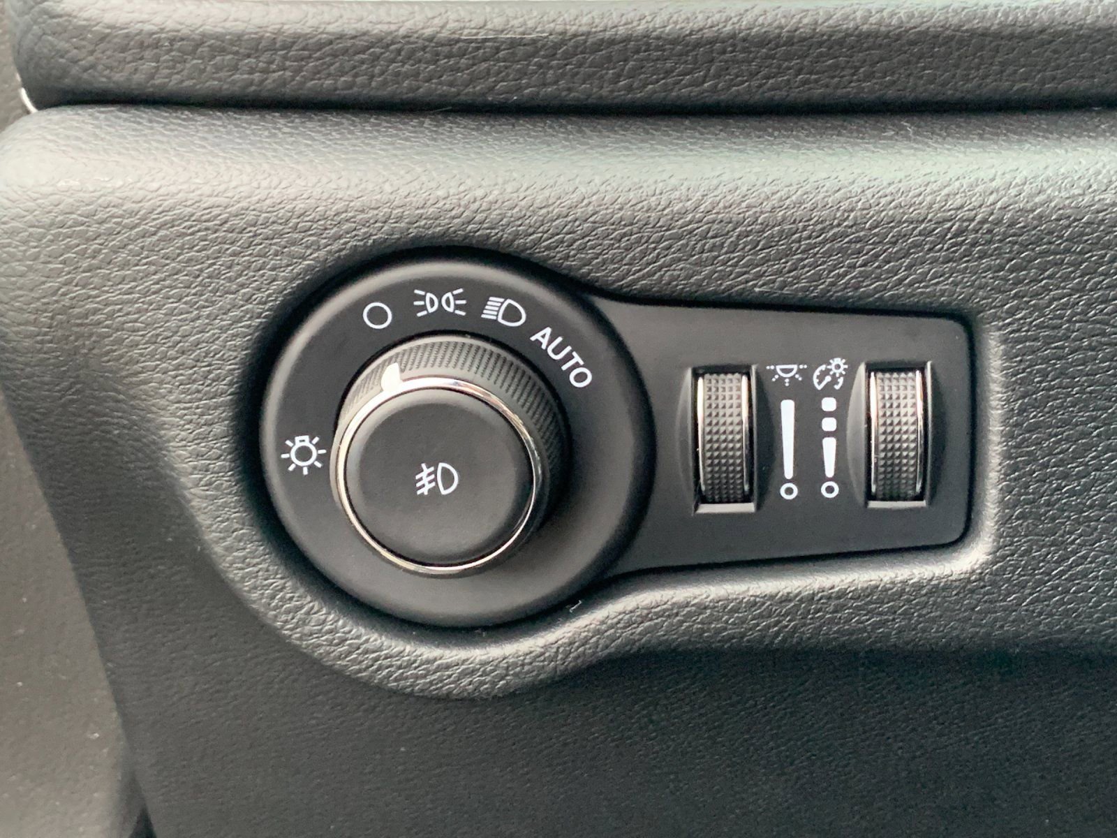 New 2026 Chrysler Pacifica Select image 30