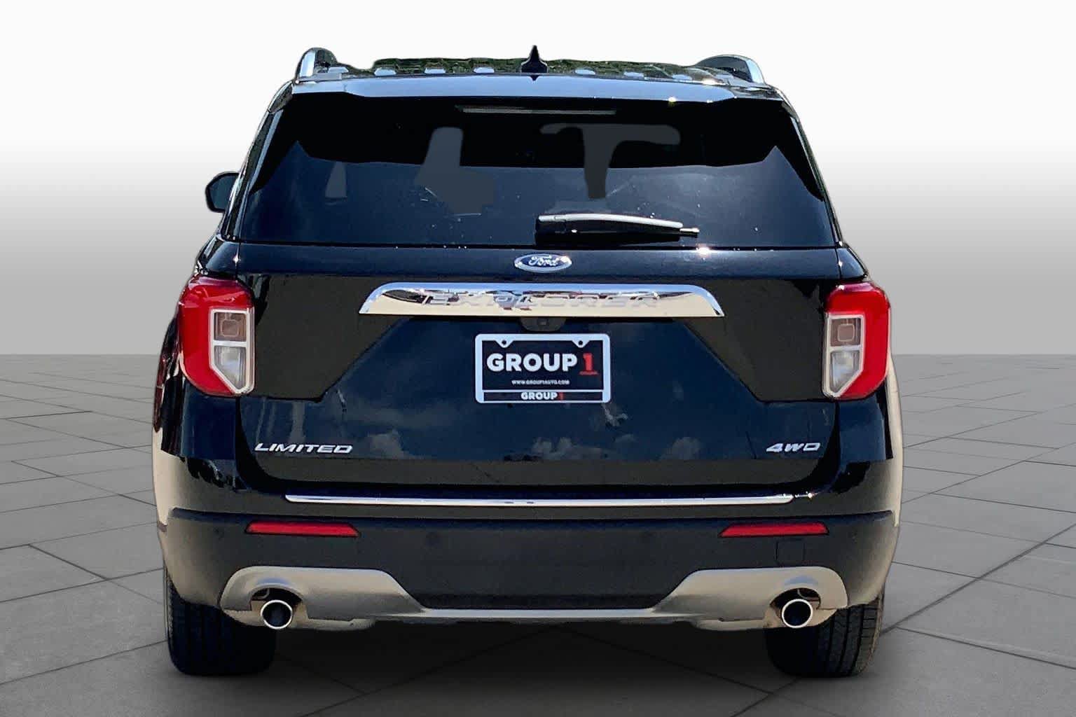 Used 2023 Ford Explorer Limited AWD/4WD image 5