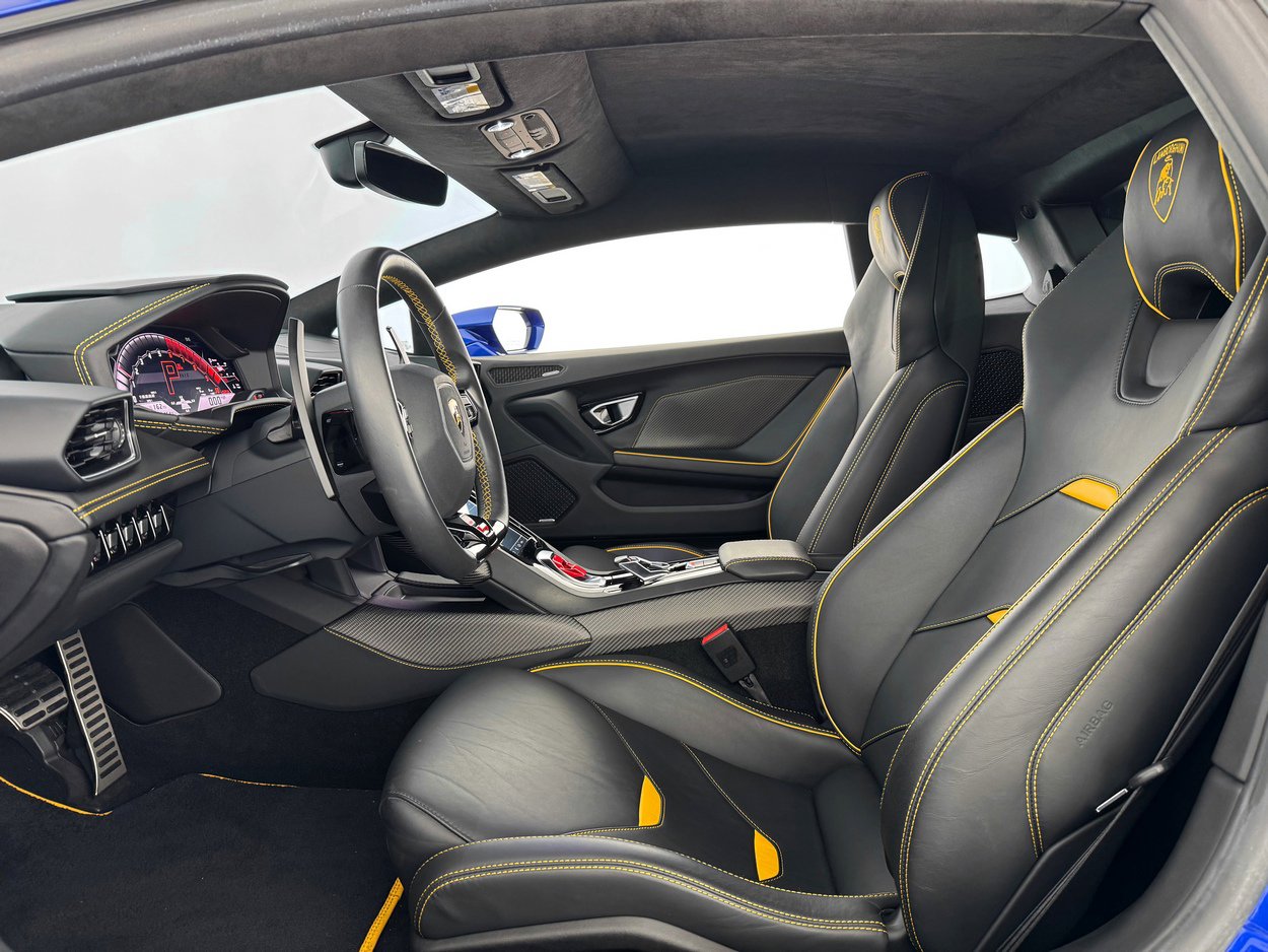 Used 2020 Lamborghini Huracan EVO image 15