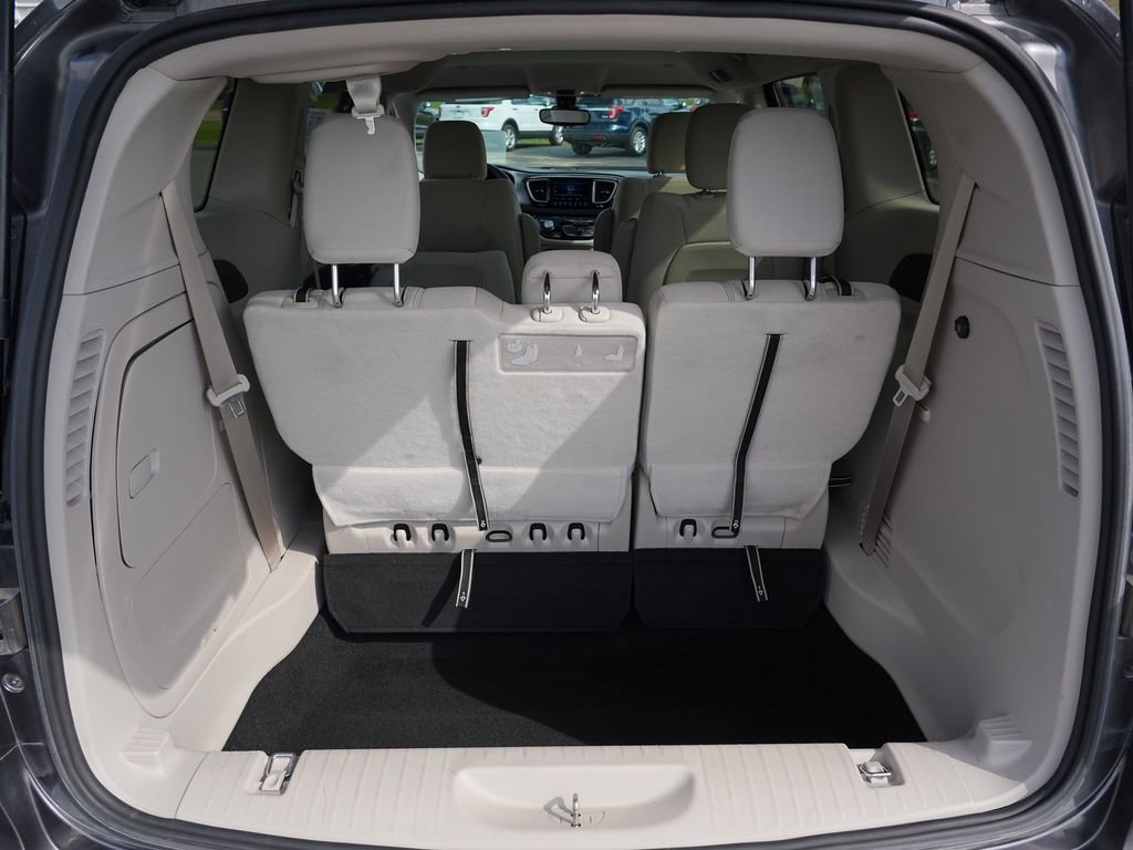 Used 2017 Chrysler Pacifica Touring Plus FWD image 26