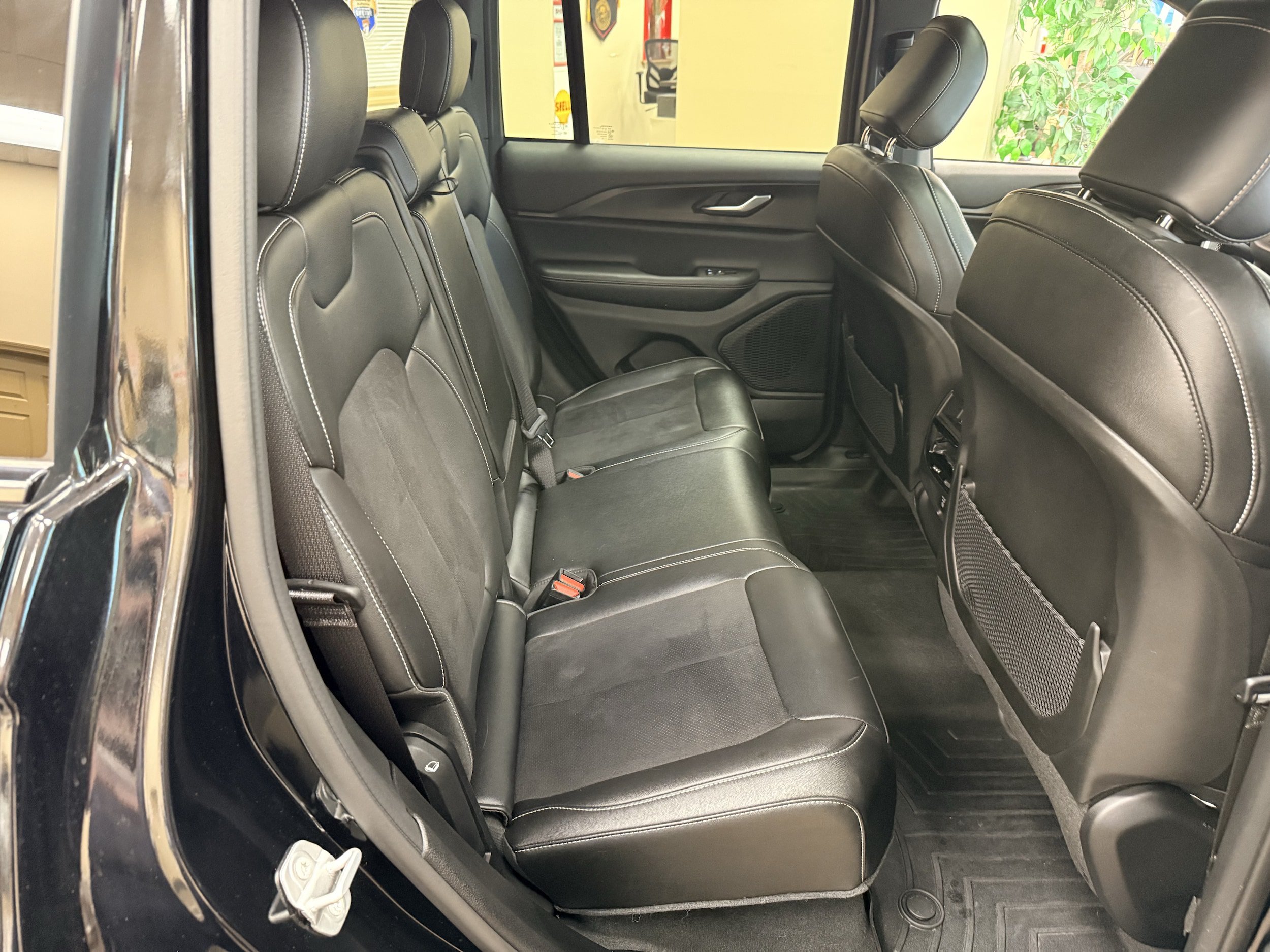 Used 2023 Jeep Grand Cherokee Altitude AWD/4WD image 20