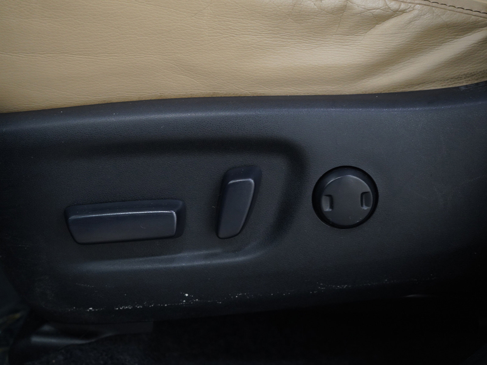 Used 2013 Toyota RAV4 Limited image 27