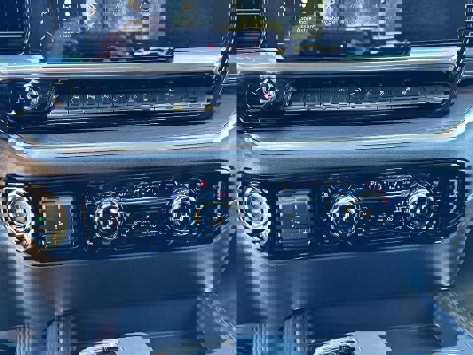 Used 2026 GMC Sierra 1500 SLT w/ SLT Premium Plus Package image 30