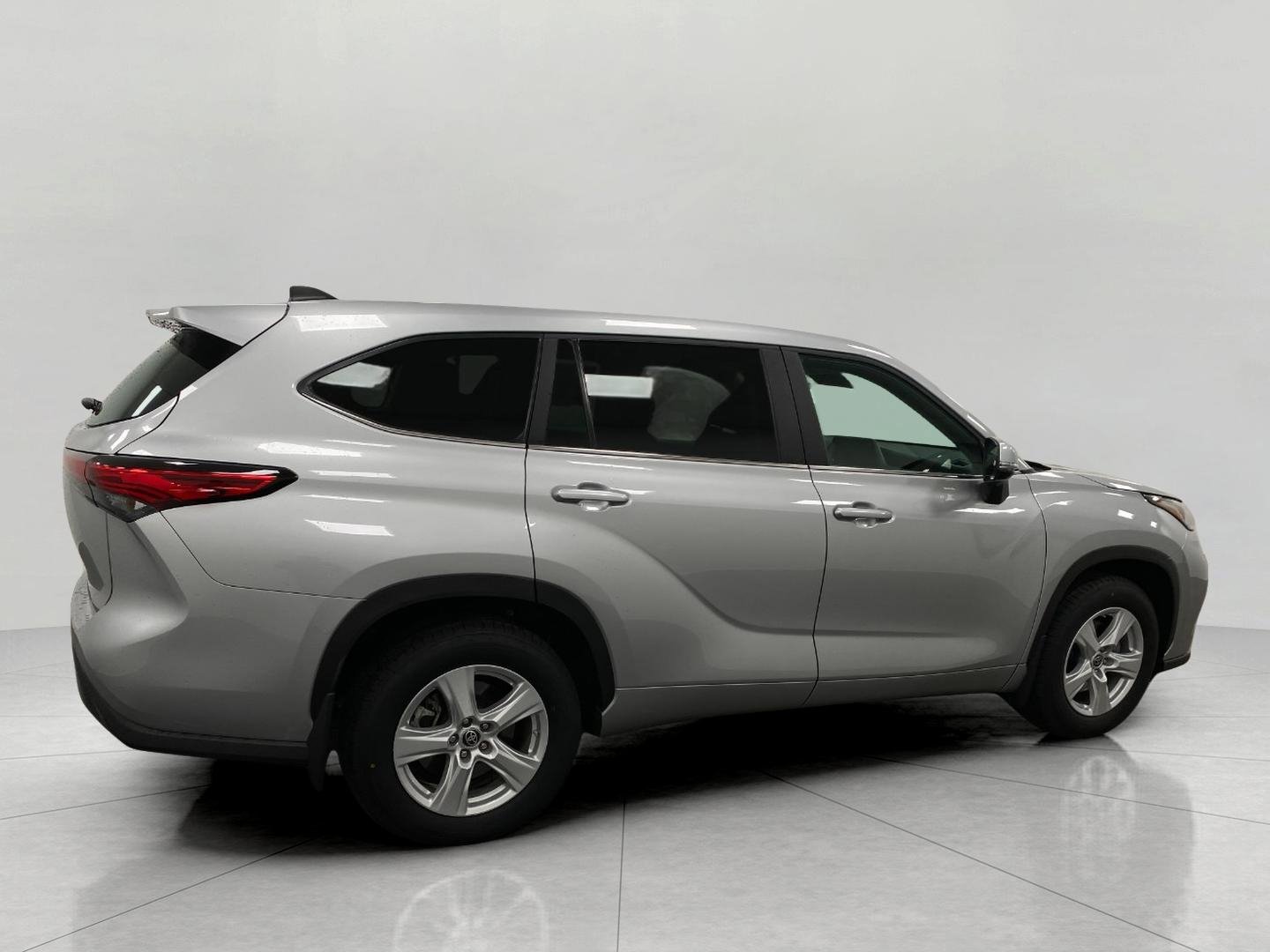 Used 2023 Toyota Highlander L image 3
