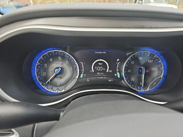 Used 2024 Chrysler Pacifica Touring-L FWD image 14