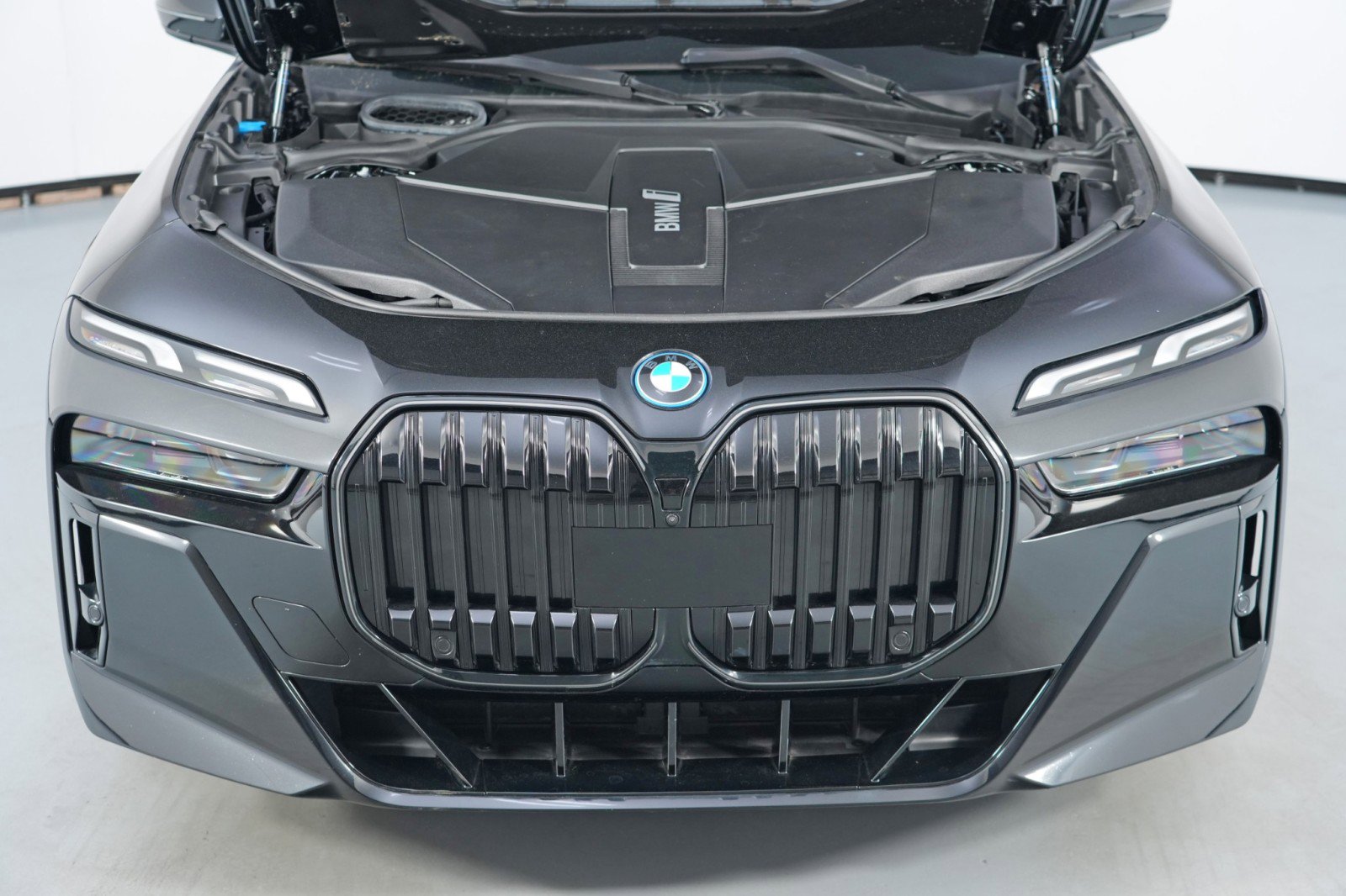 Used 2024 BMW i7 eDrive50 w/ M Sport Package image 8