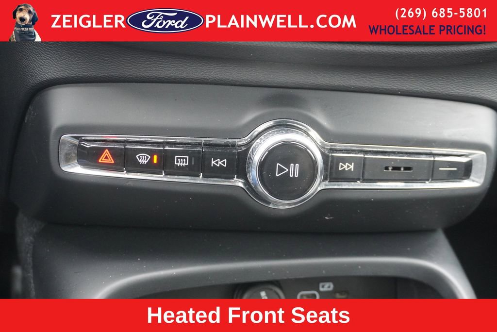 Used 2024 Volvo XC40 B5 Core image 19