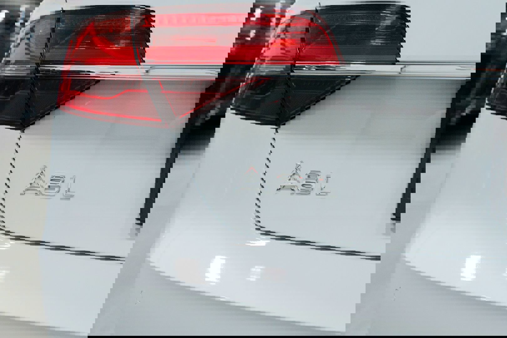 Used 2015 Audi A8 L TDI w/ Premium Package image 9