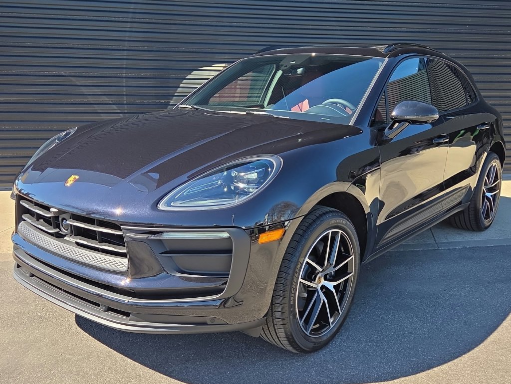 Certified 2026 Porsche Macan AWD/4WD image 1