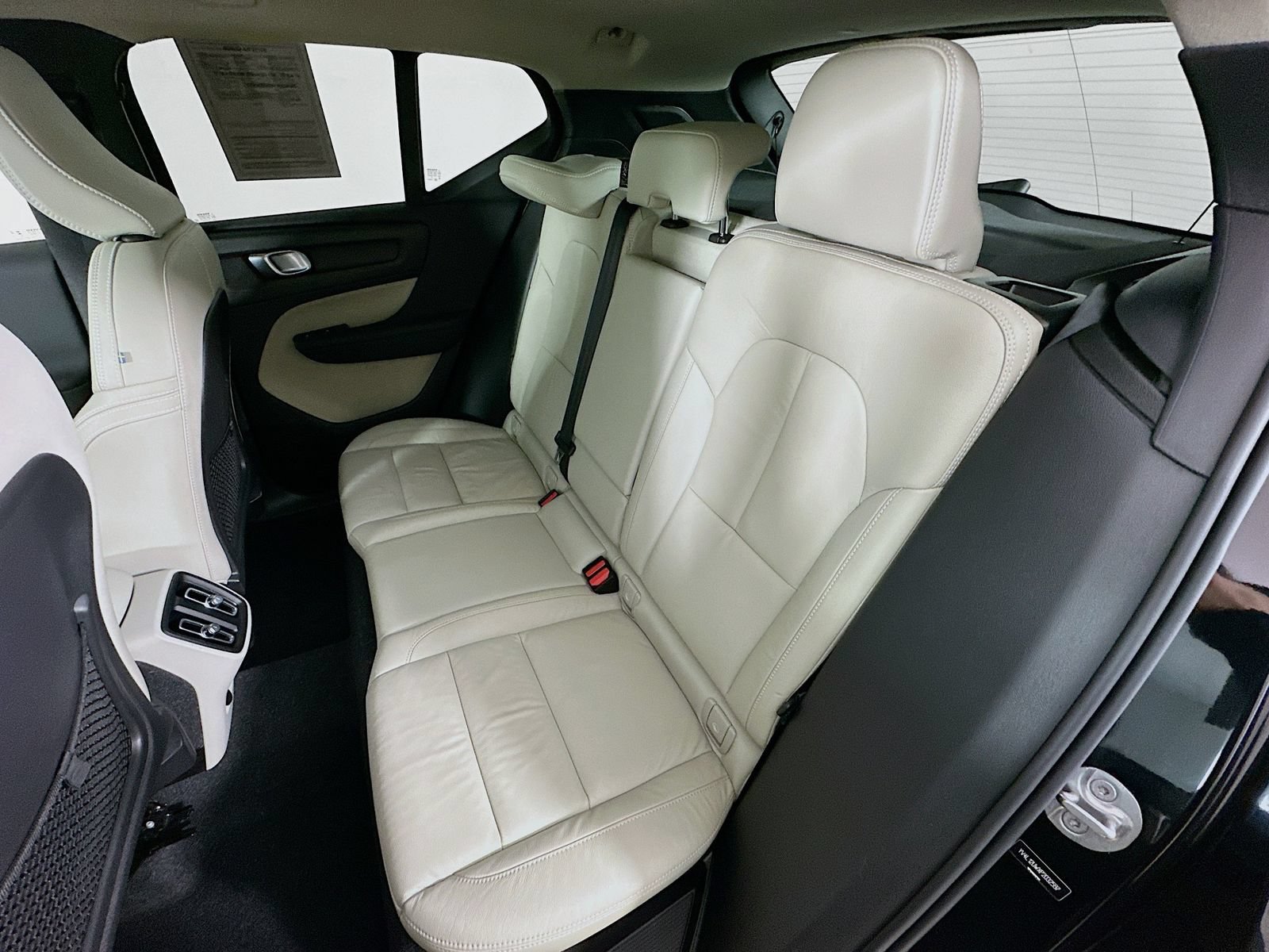 Used 2023 Volvo XC40 B5 Plus w/ Driver Assist Package AWD/4WD image 37