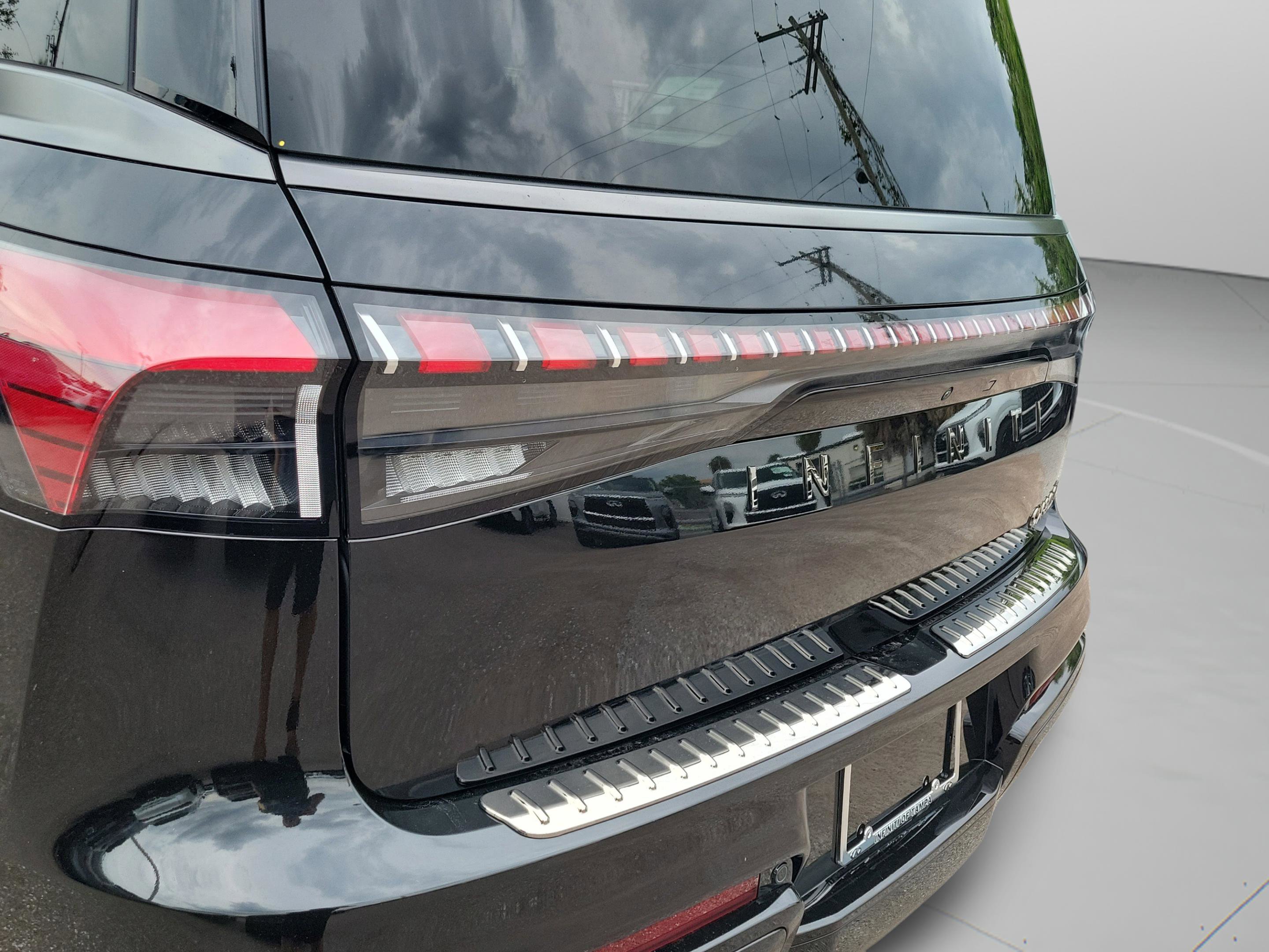 Certified 2026 INFINITI QX80 4WD w/ Sport Exterior Package image 28