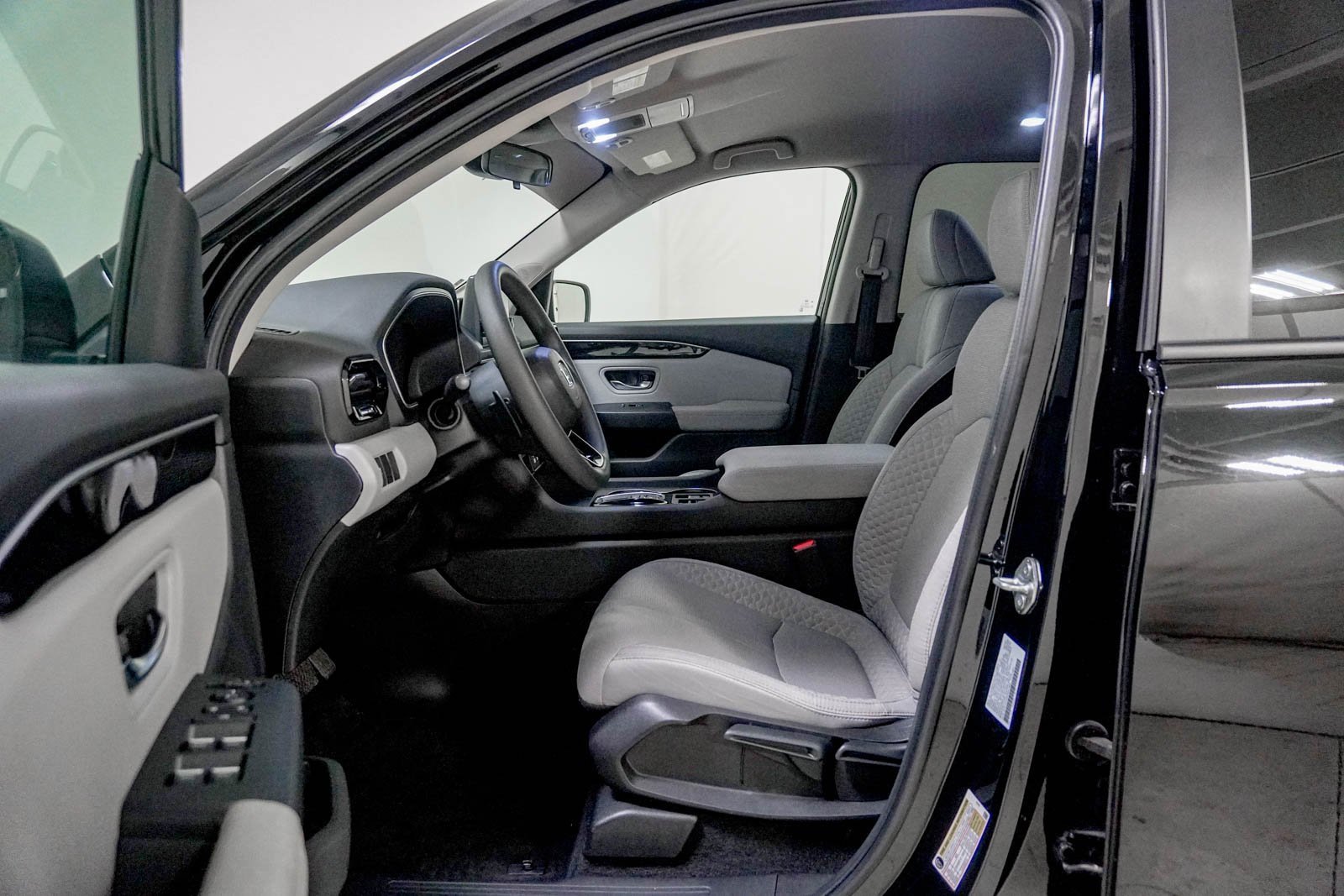 Used 2023 Honda Pilot LX image 20