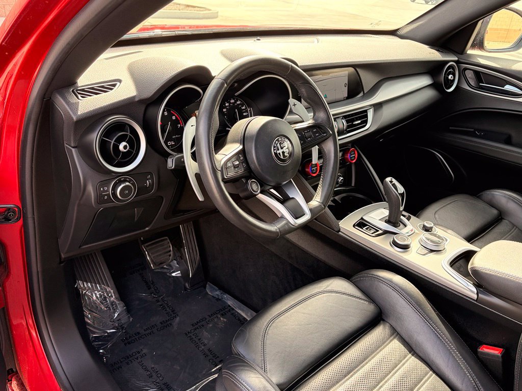 Used 2023 Alfa Romeo Stelvio Veloce AWD/4WD image 11