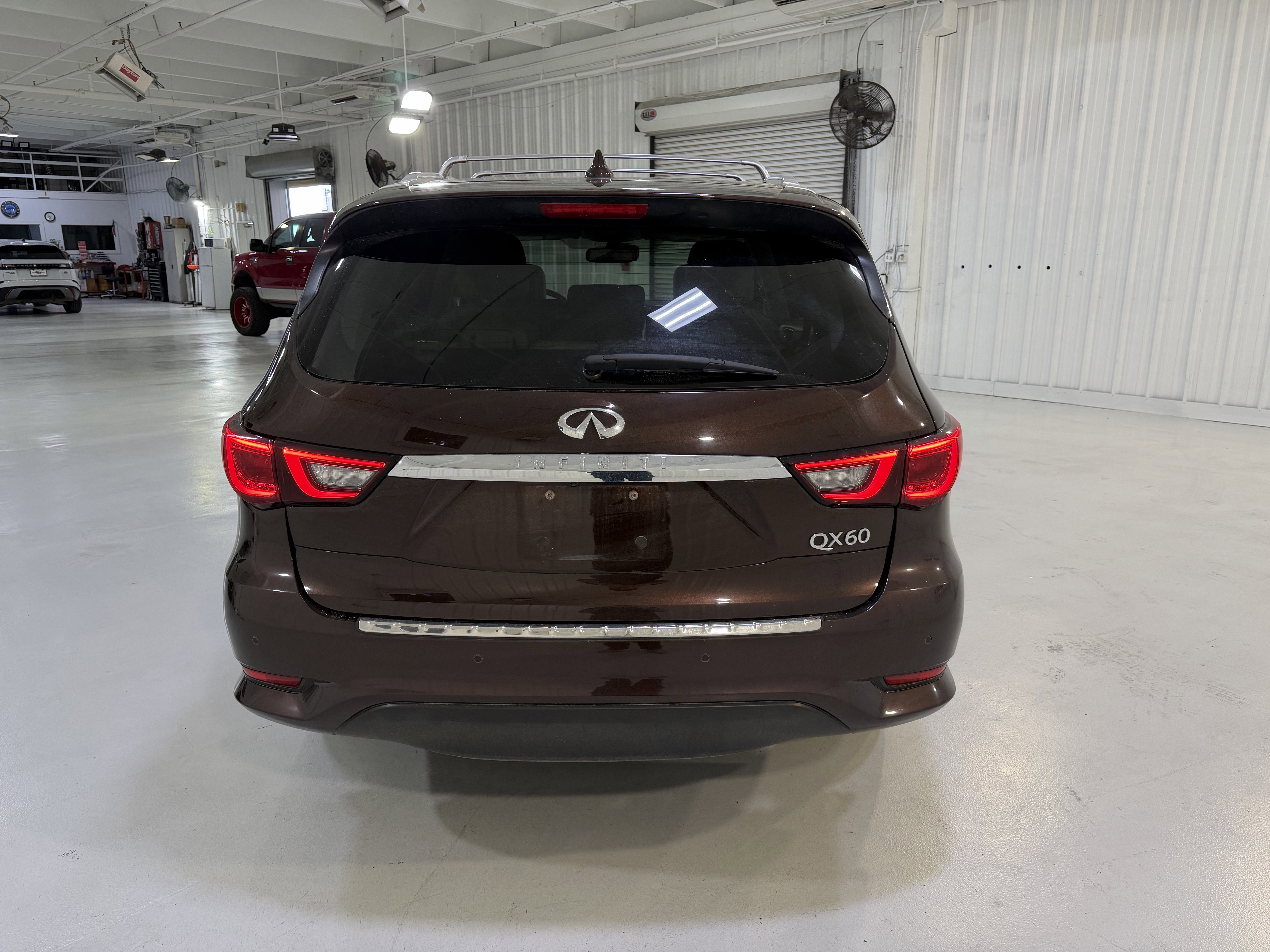 Used 2020 INFINITI QX60 Luxe w/ Sensory Package FWD image 4