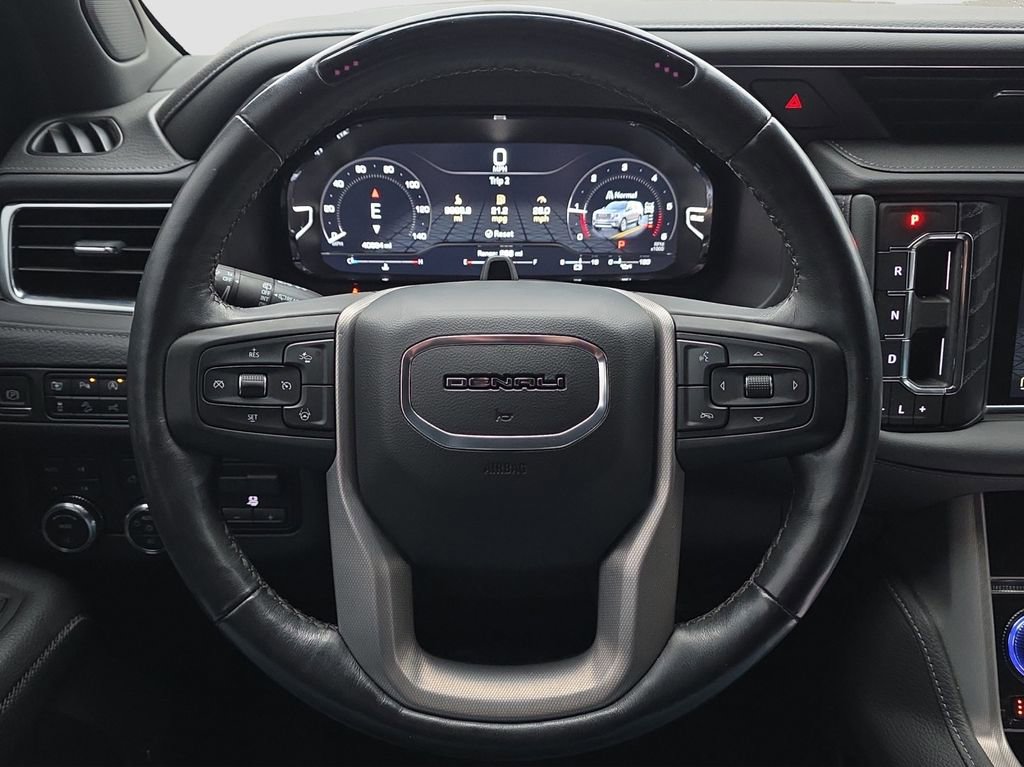 Used 2024 GMC Yukon XL Denali w/ Denali Reserve Package image 9