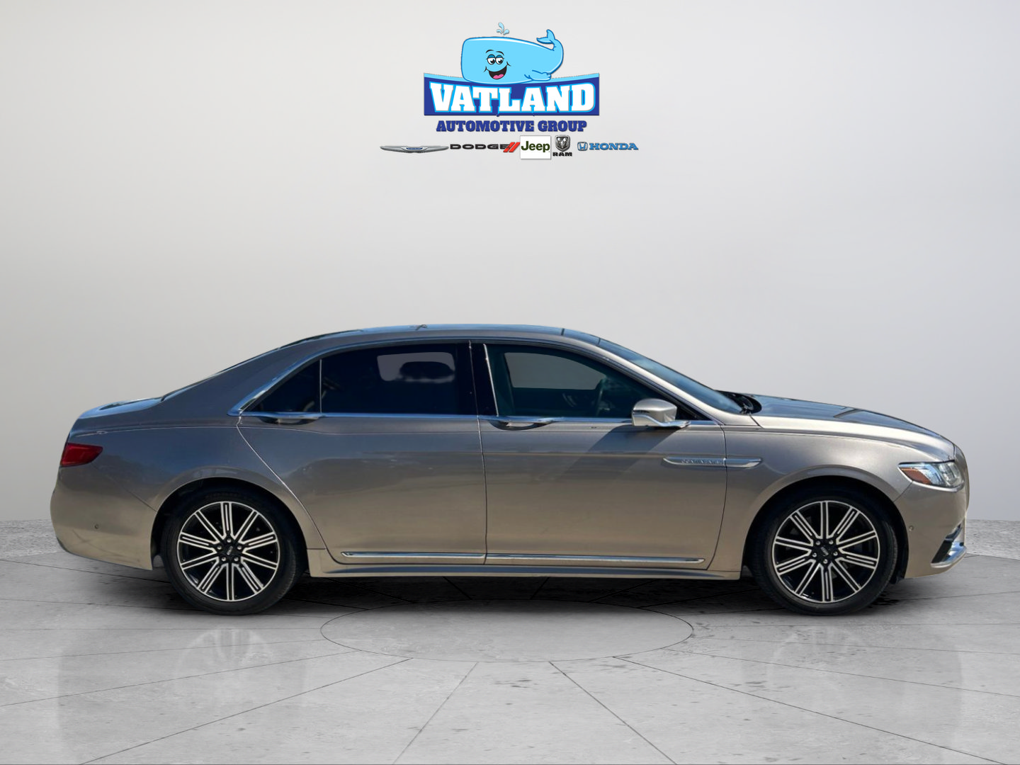 Used 2019 Lincoln Continental Reserve FWD image 6
