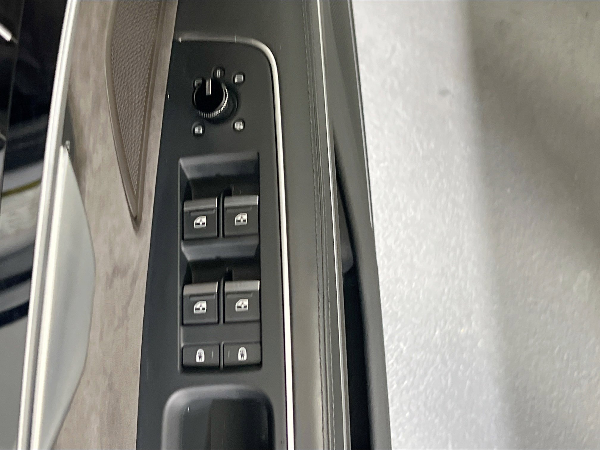 Used 2021 Audi A8 L 3.0T w/ Executive Plus Package image 18