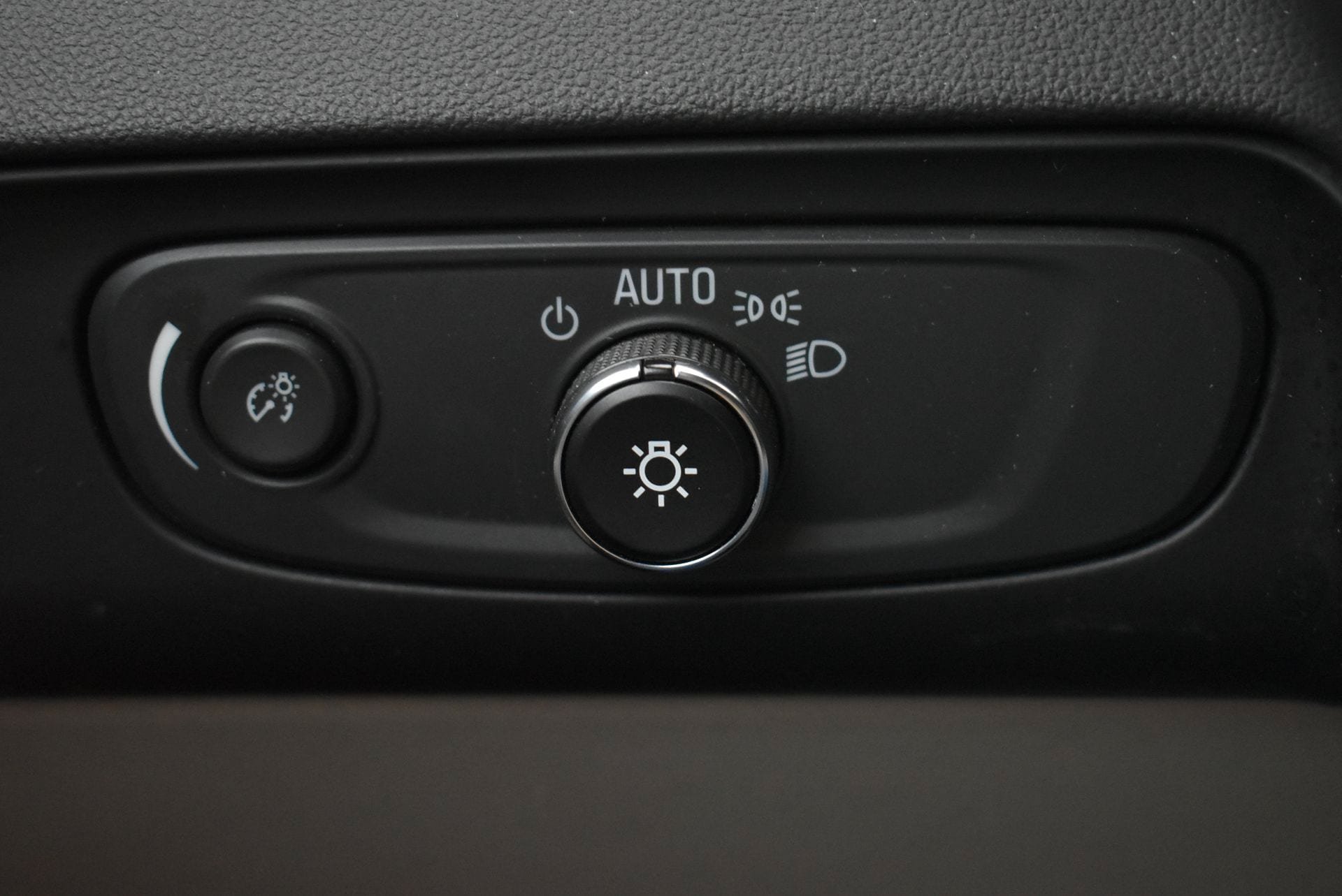 Used 2018 Buick Enclave Essence AWD/4WD image 21