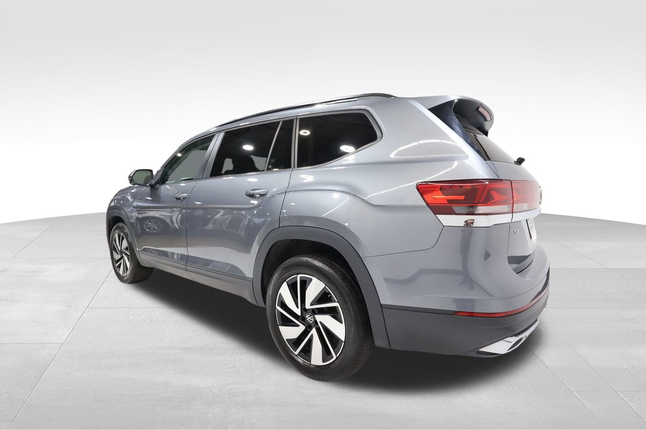 Used 2025 Volkswagen Atlas SE image 2