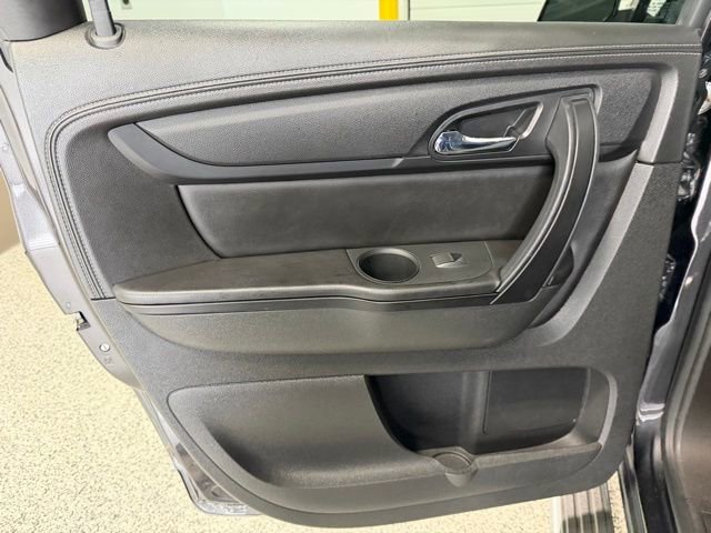 Used 2015 Chevrolet Traverse LT w/ Style and Technology Package FWD image 27