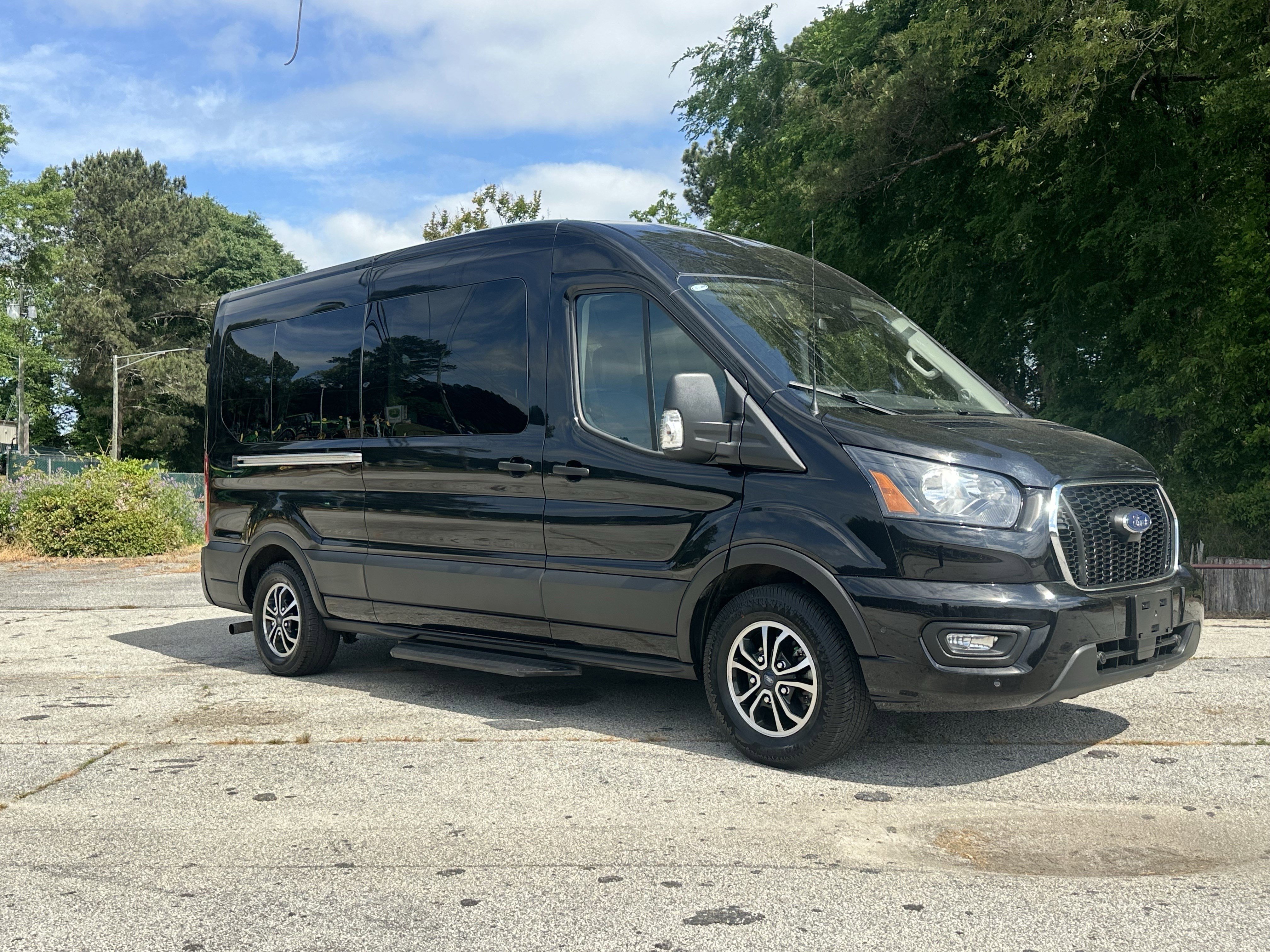 Used 2023 Ford Transit 350 XLT RWD image 4
