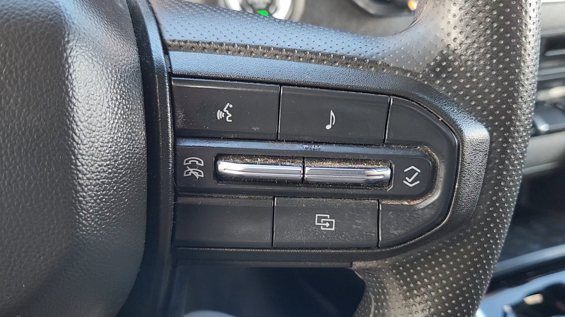 Used 2024 Chevrolet Colorado Trail Boss w/ Technology Package image 13