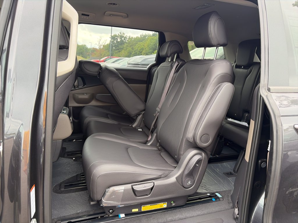 New 2027 Kia Carnival FWD image 22