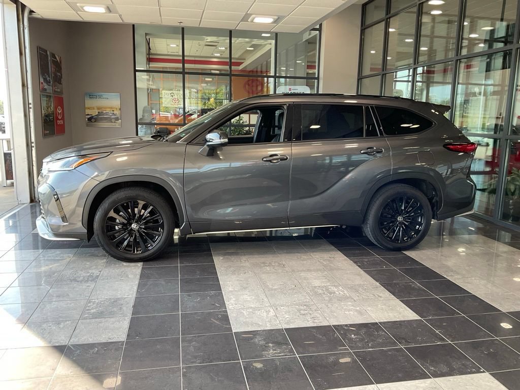Used 2023 Toyota Highlander XSE AWD/4WD image 3