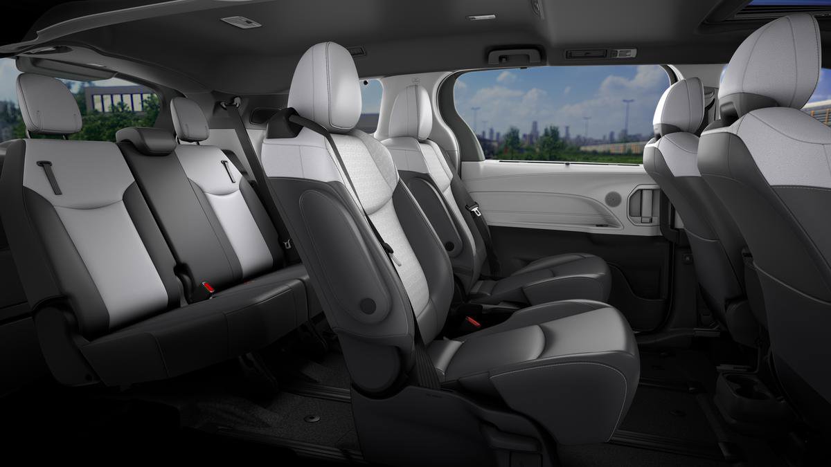 New 2026 Toyota Sienna XSE image 21