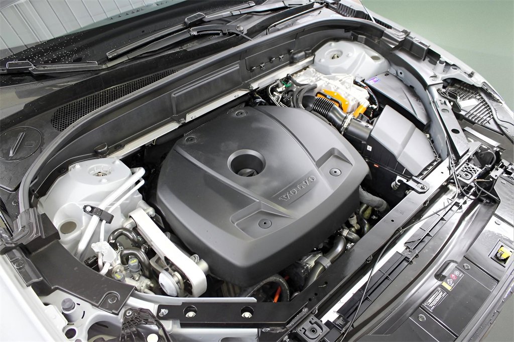 Certified 2025 Volvo XC60 T8 Ultra w/ Protection Package Premier image 32