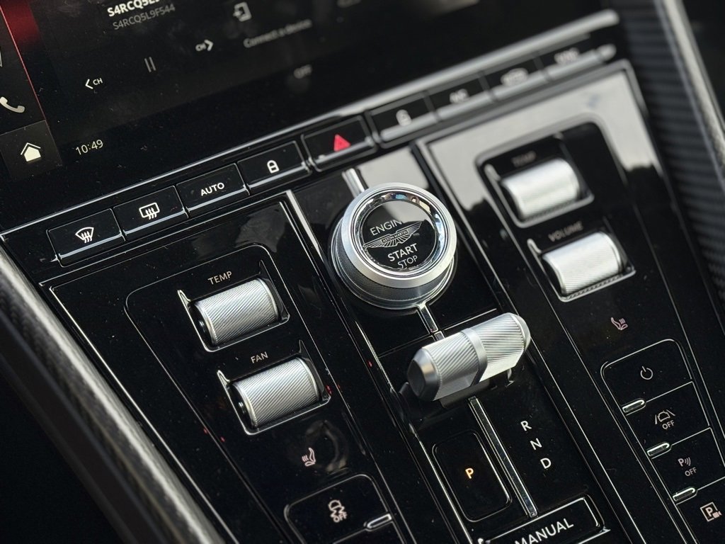 Used 2025 Aston Martin DB12 Coupe image 13