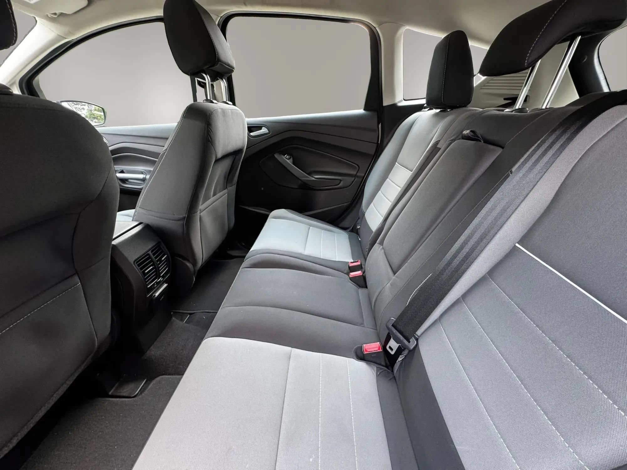 Used 2015 Ford C-MAX SE w/ Equipment Group 203A FWD image 13