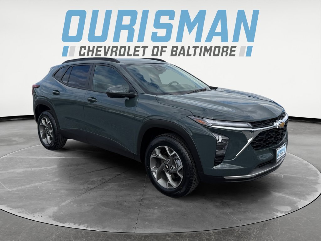 Used 2025 Chevrolet Trax LT FWD image 1