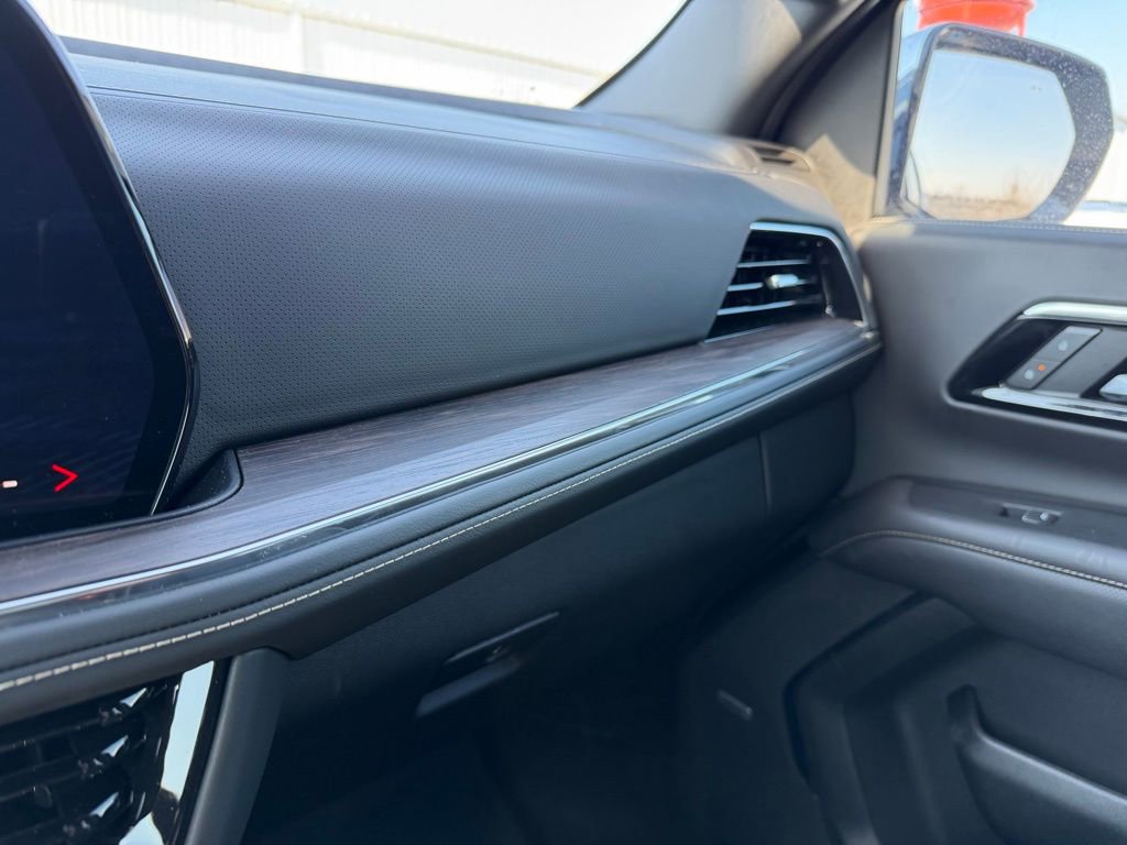 Used 2025 Chevrolet Suburban Premier image 11