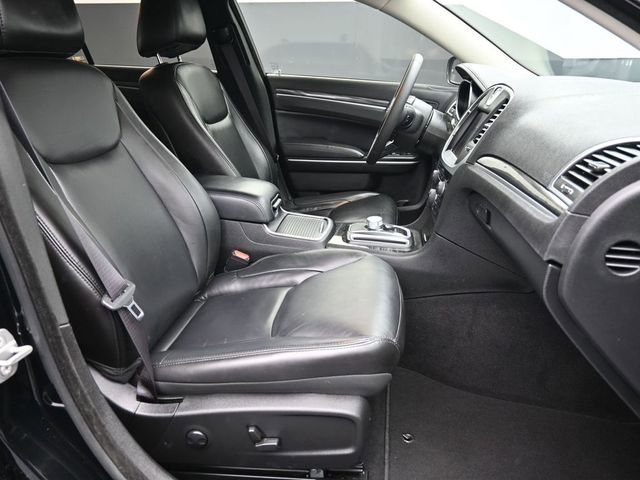 Used 2022 Chrysler 300 Touring L image 30