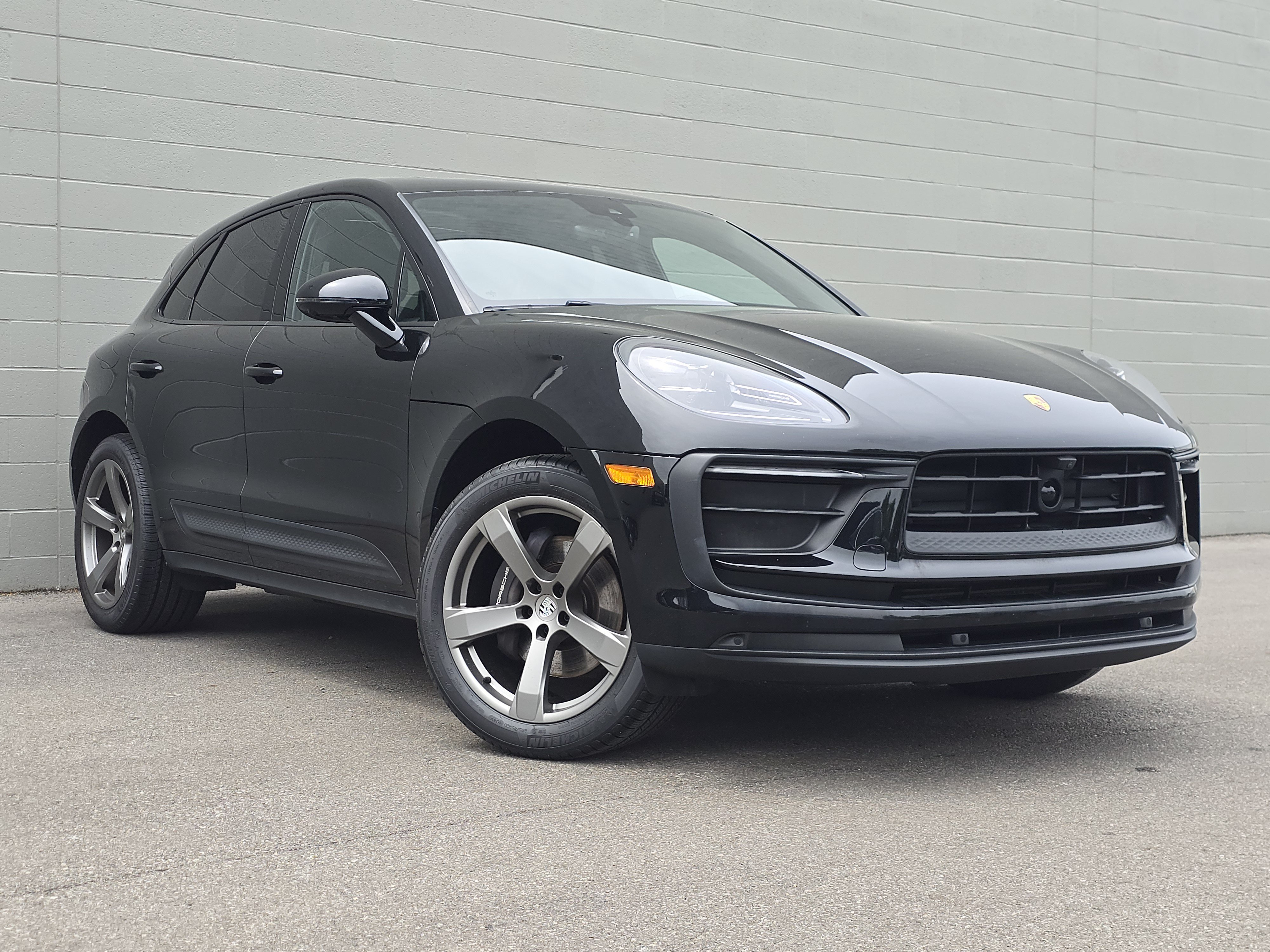 Certified 2023 Porsche Macan AWD/4WD image 11