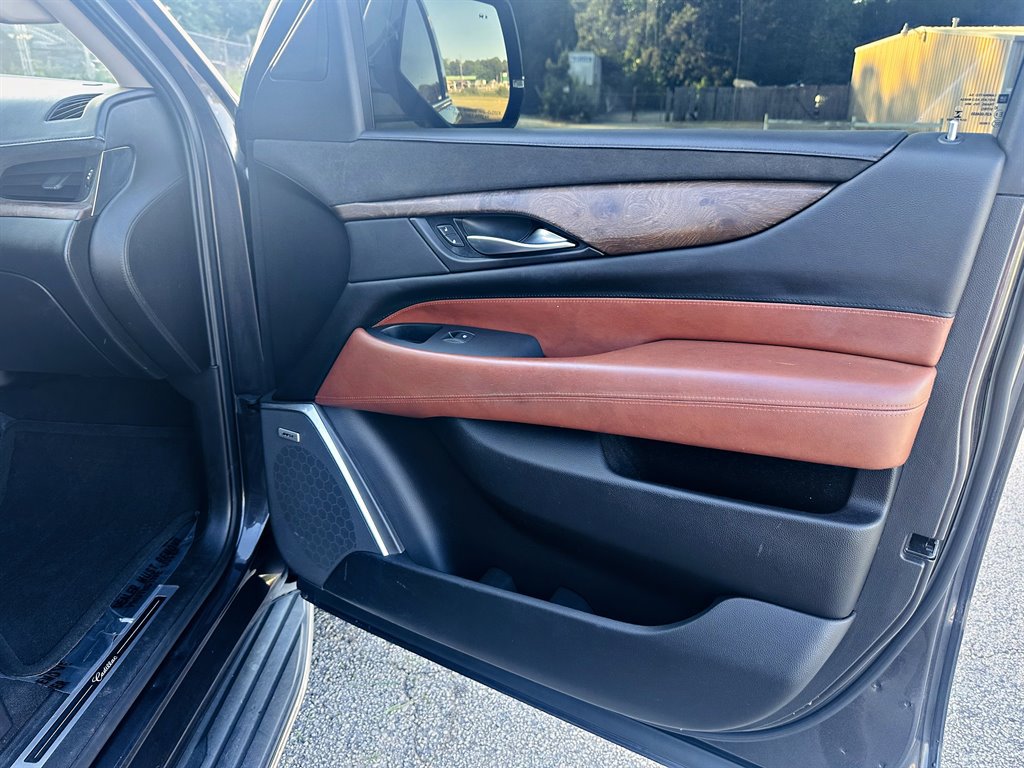Used 2016 Cadillac Escalade ESV Luxury AWD/4WD image 8