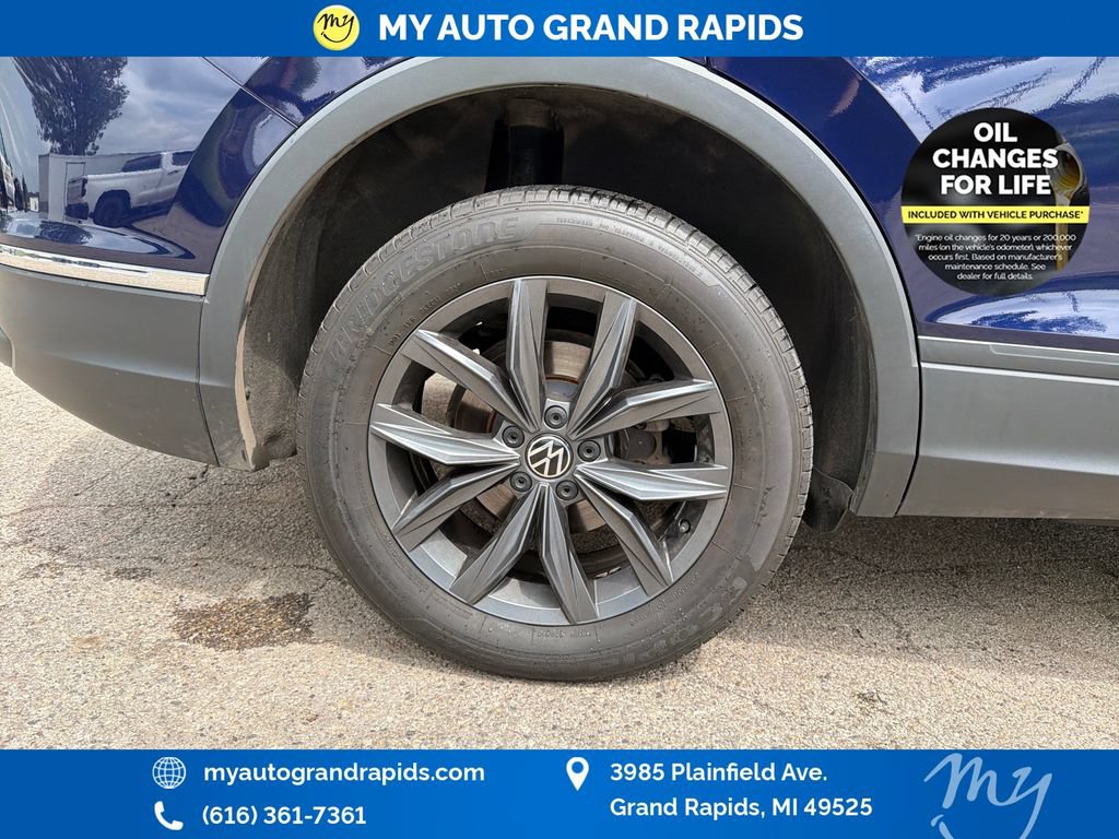 Used 2022 Volkswagen Tiguan SE AWD/4WD image 33
