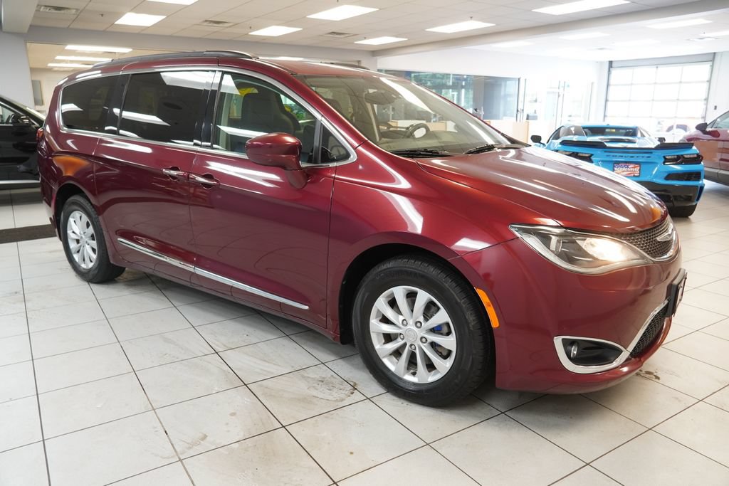 Used 2017 Chrysler Pacifica Touring-L FWD image 14