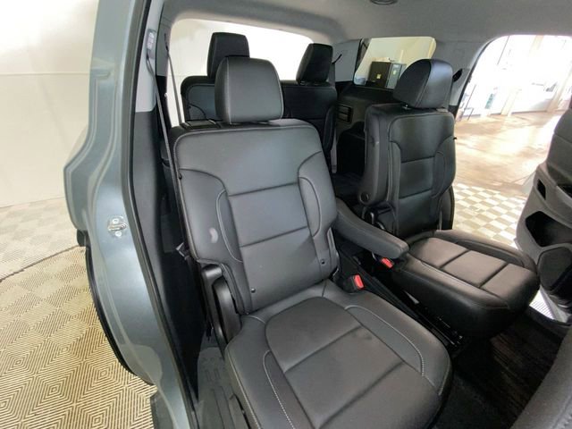 Used 2023 GMC Acadia SLT w/ LPO, Floor Liner Package FWD image 10