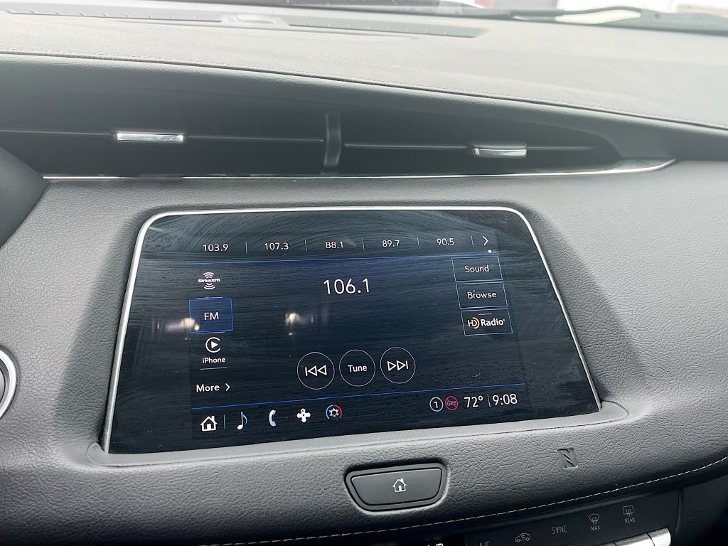 Used 2021 Cadillac XT4 Premium Luxury w/ Technology Package FWD image 14