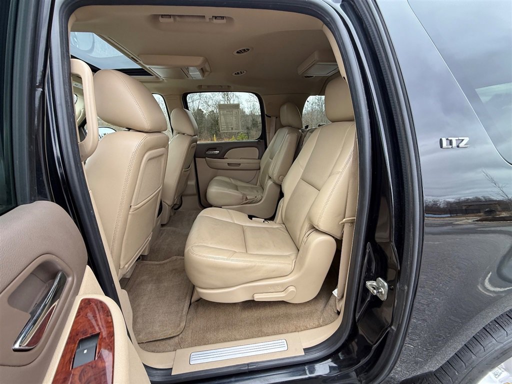 Used 2011 Chevrolet Suburban LTZ image 22