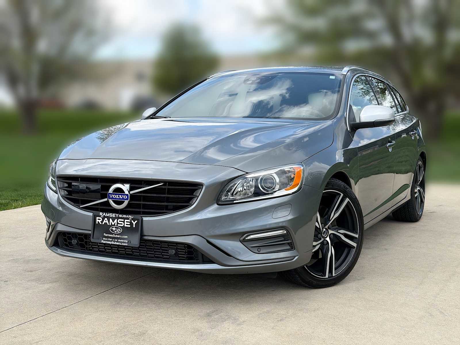 Used 2017 Volvo V60 T6 R-Design Platinum w/ Climate Package AWD/4WD image 1